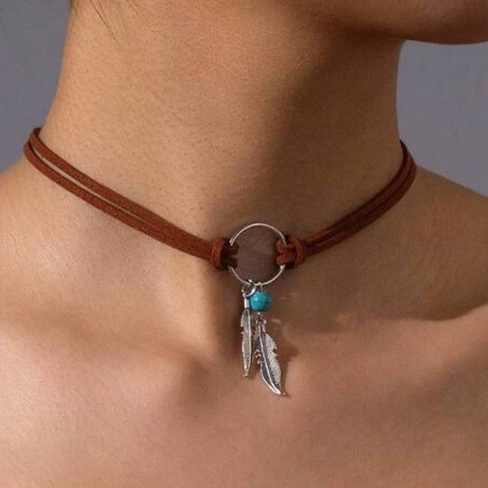 Double Layered Velvet Fabric Feather Pendant Choker Necklace - Brown